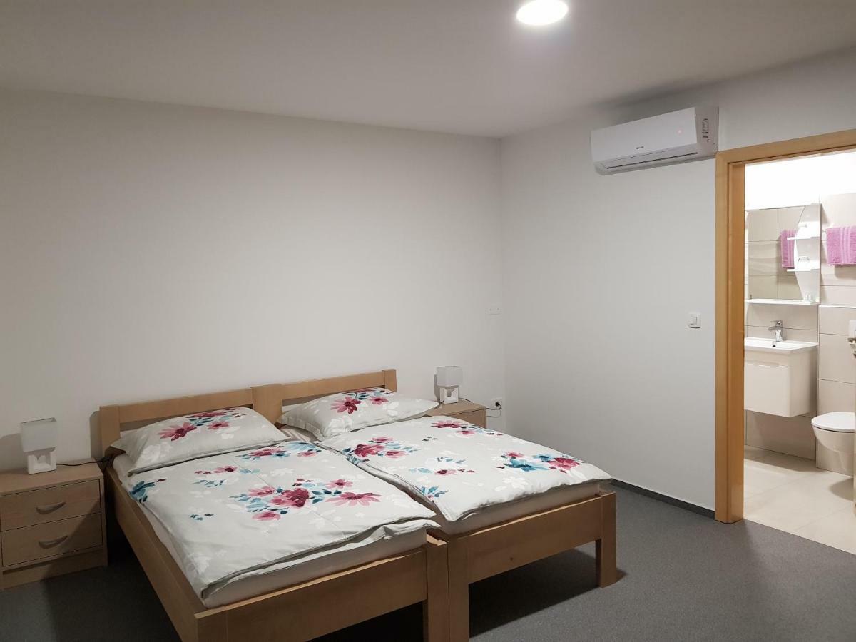 Apartmaji Jankovic Логатец Экстерьер фото